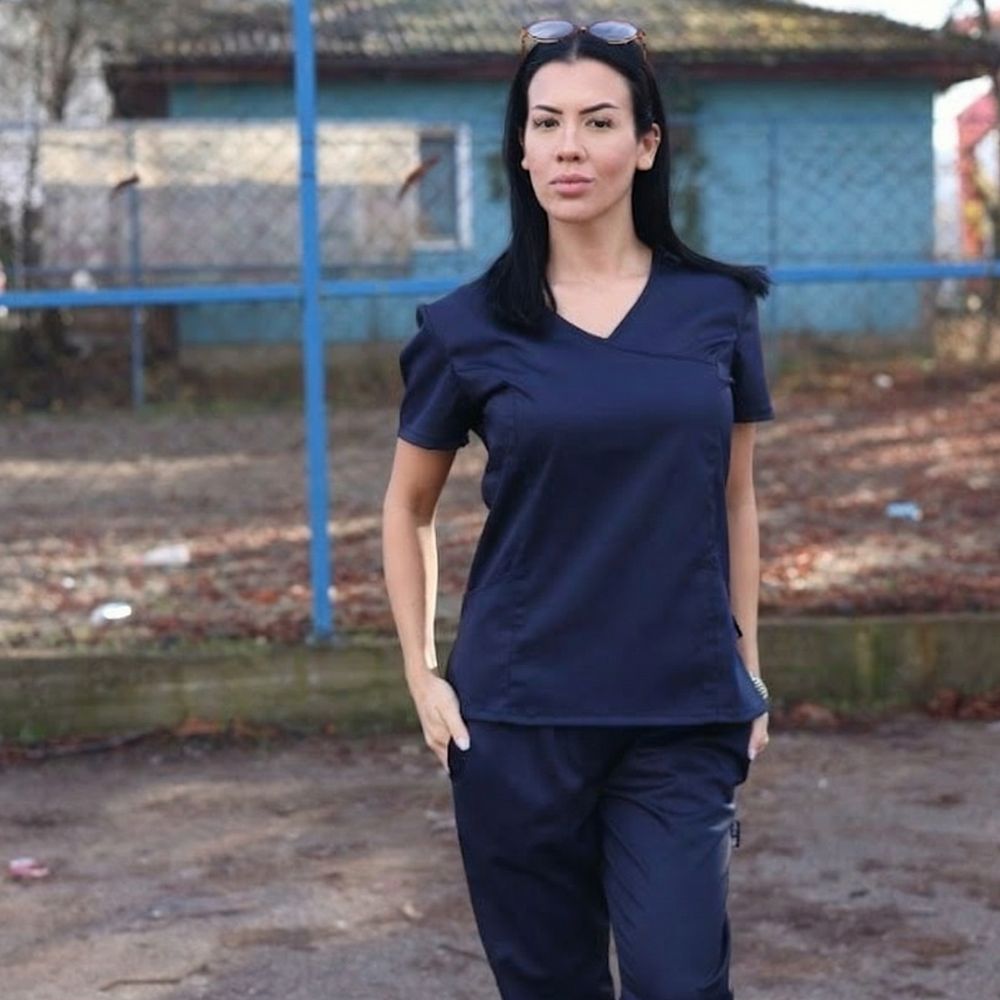 tamno plava bluza